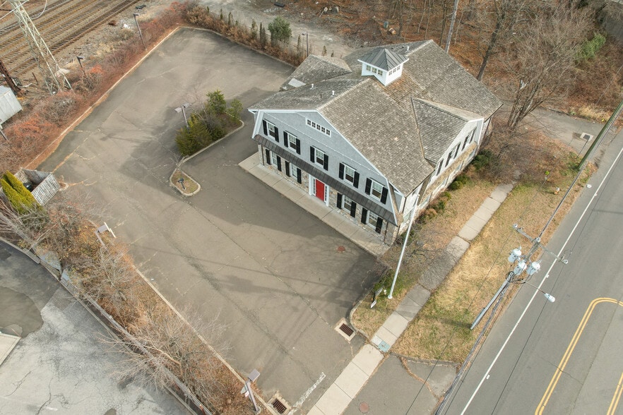 More Photos Of 76 Tokeneke Rd, Darien Office For Lease