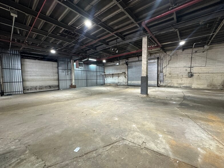 More Photos Of 656 Montauk Ave, Brooklyn Warehouse For Lease