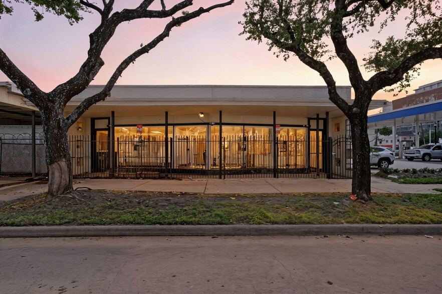 Primary Photo Of 4909 Main St, Houston Medical For Lease