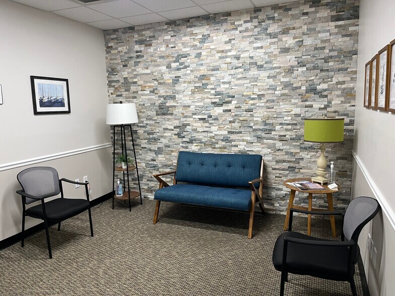 More Photos Of 1091 Pemberton Hill Rd, Apex Medical For Lease