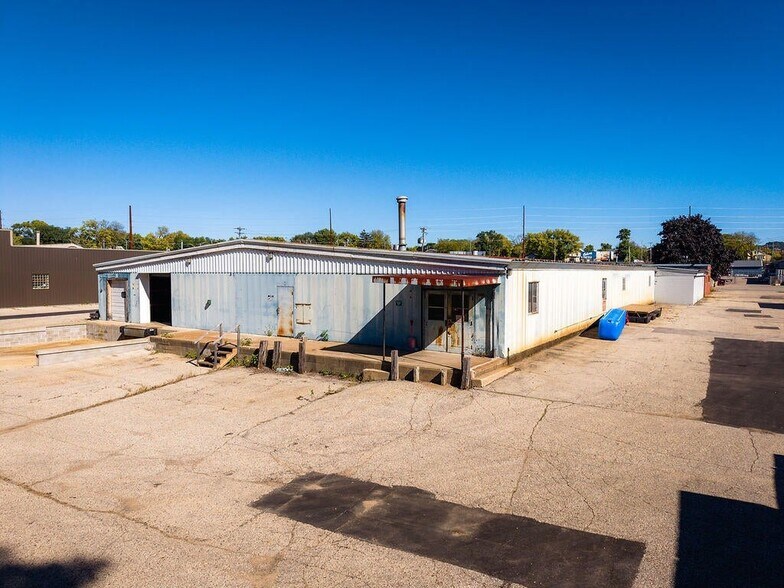 More Photos Of 1502 Miller St, La Crosse Warehouse For Lease
