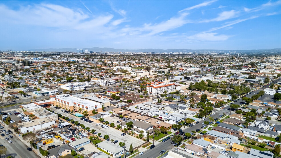 More Photos Of 15003 Larch Ave, Lawndale Apartments For Sale