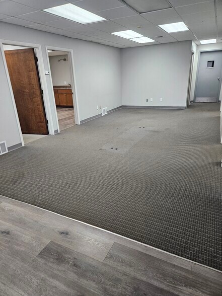 More Photos Of 950-980 Wabash Ave, Chesterton Industrial For Sale