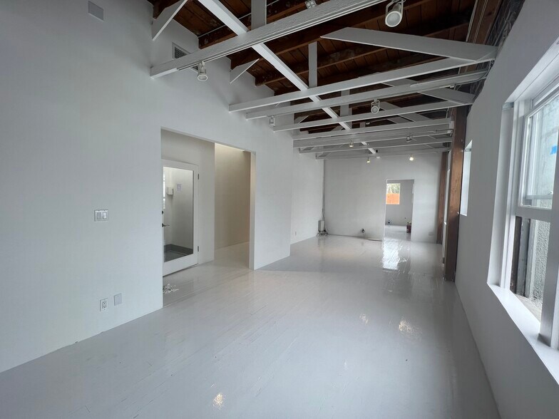 More Photos Of 210-226 Main St, Venice Storefront Retail Office For Lease