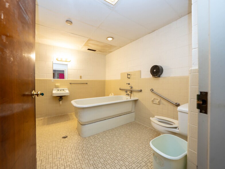 More Photos Of 84 Chestnut Park Dr, Waynesville Healthcare For Sale