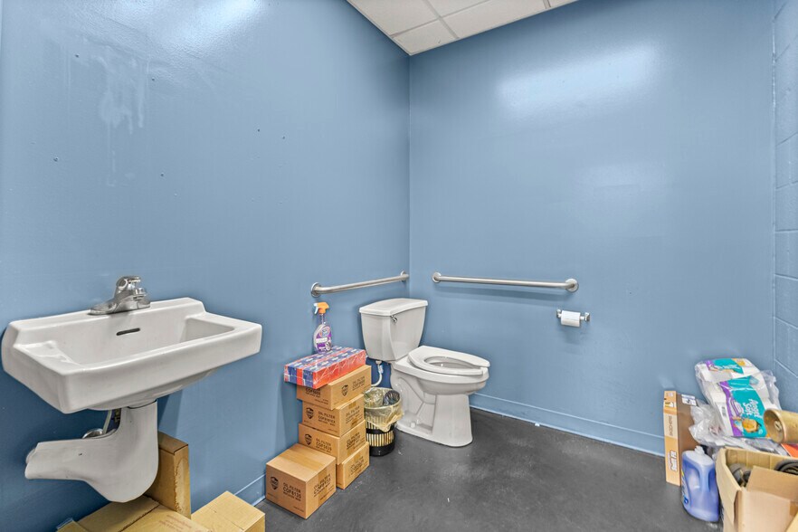 More Photos Of 8332 E 12 Mile Rd, Warren Service Station For Sale