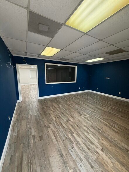 More Photos Of 4429 Spencer Hwy, Pasadena Warehouse For Lease