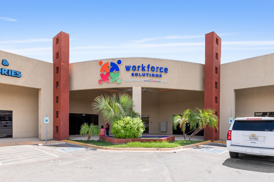 More Photos Of 901 Travis St, Mission General Retail For Sale