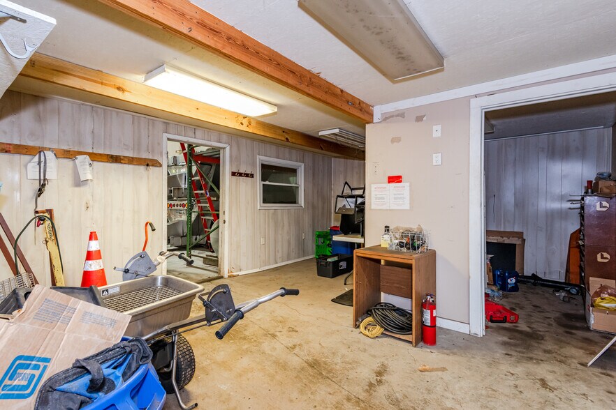 More Photos Of 106 Restoration Park Dr, Medway Service For Lease