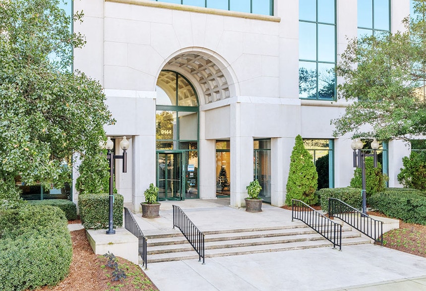 More Photos Of 9144 Arrowpoint Blvd, Charlotte Office For Sale