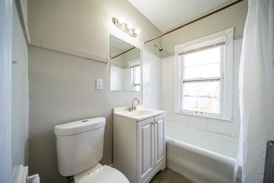 More Photos Of 1352 Kenilworth Ave, Lakewood Apartments For Sale