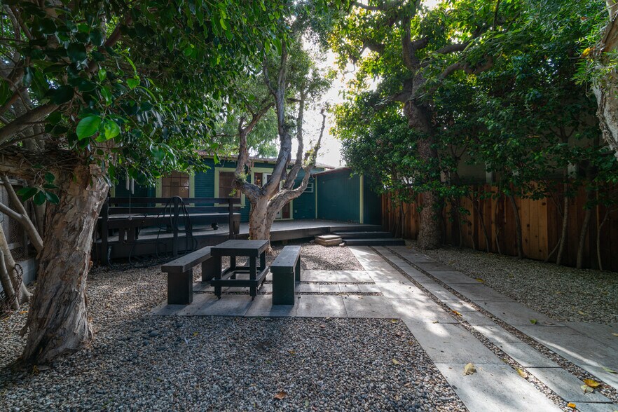 More Photos Of 2008-2020 Strongs Dr, Venice Apartments For Sale