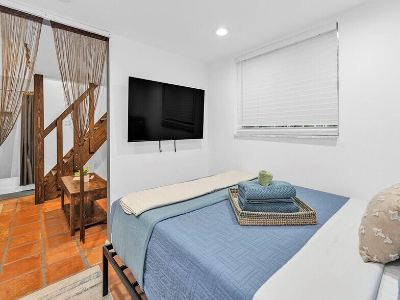 More Photos Of 1944 NE 5th St, Deerfield Beach Apartments For Sale