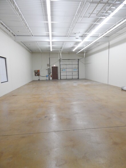 More Photos Of 350-370 Lexington Dr, Buffalo Grove Flex For Lease