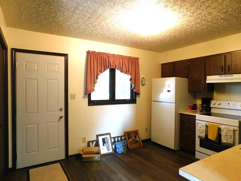 More Photos Of 10 Campbell Ct, Salem Apartments For Sale