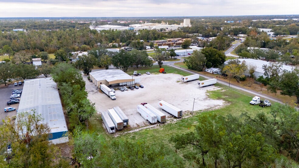More Photos Of 2701 Airport Rd, Plant City Warehouse For Sale