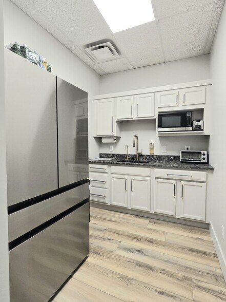 More Photos Of 9003 Technology Ln, Fishers Office Residential For Lease