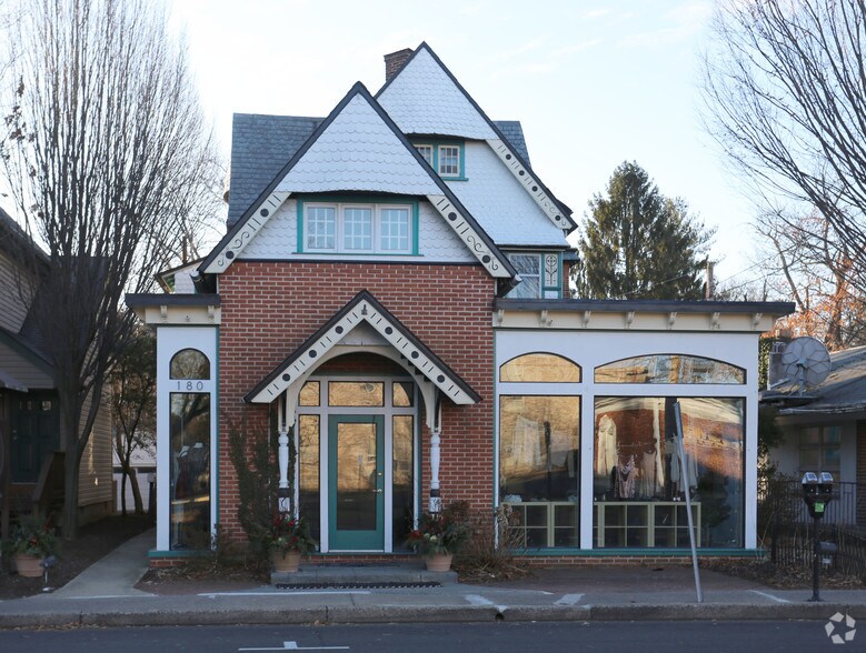 More Photos Of 180 W State St, Doylestown Freestanding For Lease