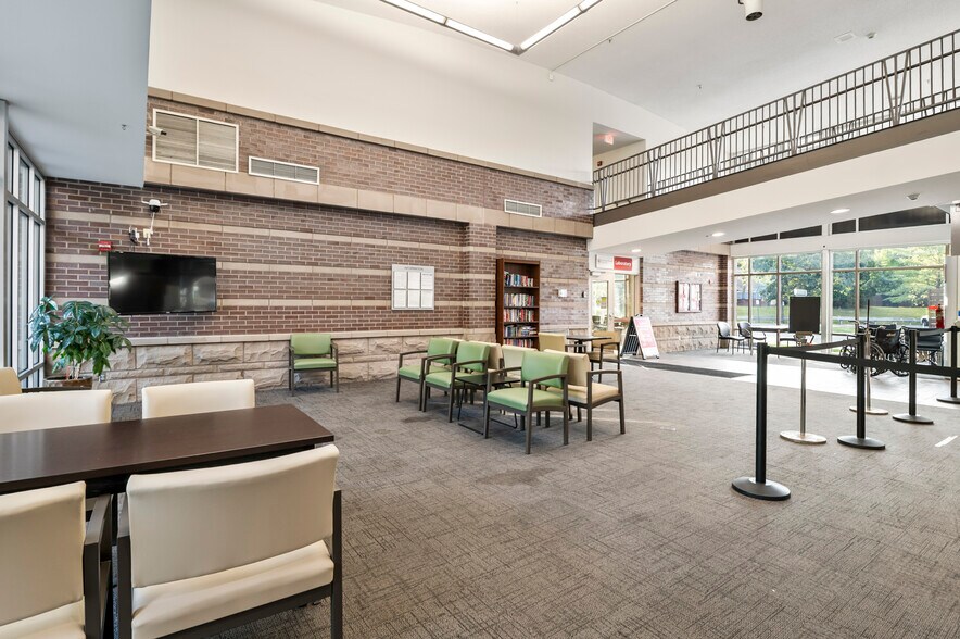 More Photos Of 6 Care Ln, Saratoga Springs Medical For Lease