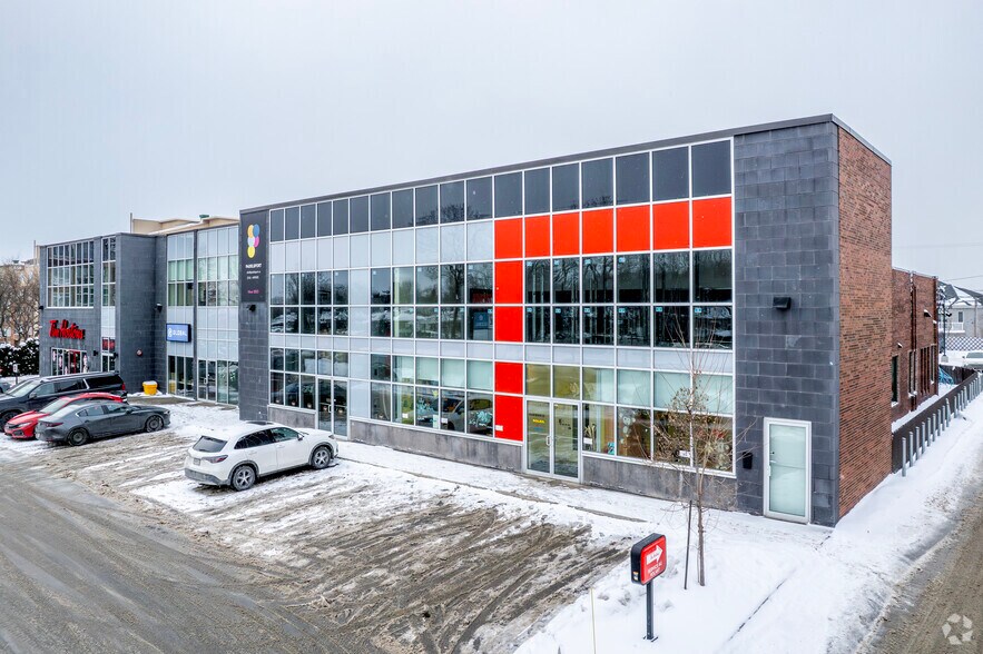 More Photos Of 2475 Bd St Martin Est Laval Quebec, Laval Office Residential For Sale