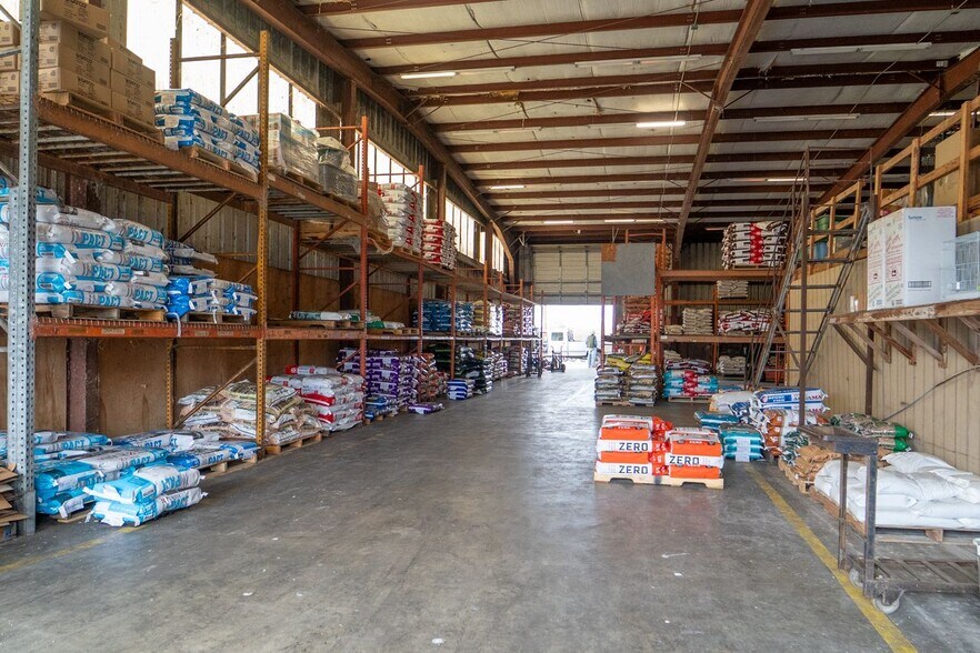 More Photos Of 5705 N Main St, Victoria General Retail For Sale