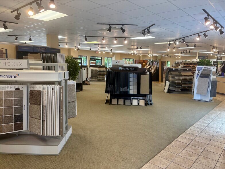 More Photos Of 6909 Burlington Rd, Whitsett Freestanding For Lease