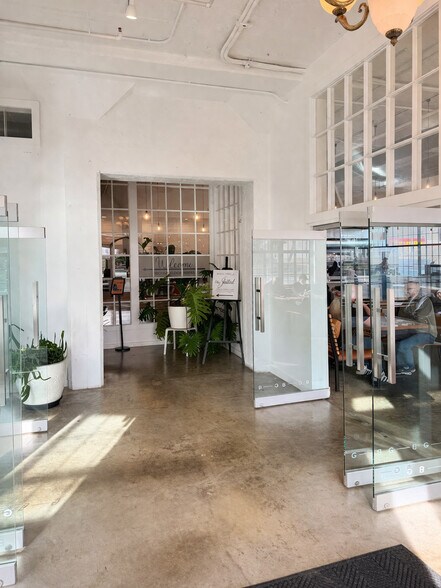 More Photos Of 3216 Gillham Plz, Kansas City Loft Creative Space For Lease