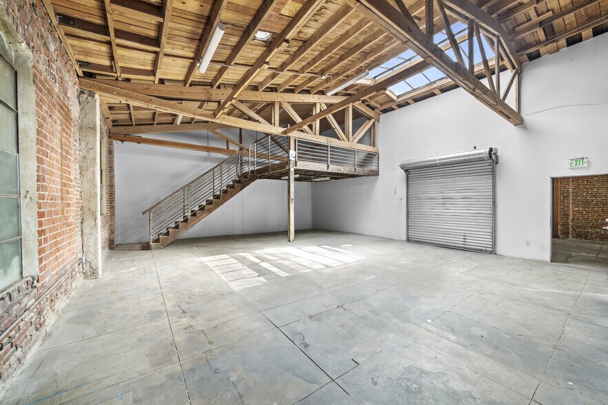 More Photos Of 2523-2525 W Washington Blvd, Los Angeles Storefront Retail Office For Sale