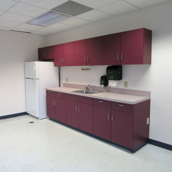 More Photos Of 17 Technology Pl, East Syracuse Office For Lease