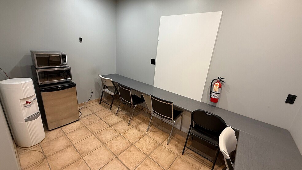 More Photos Of 815 Dugald Rd, Winnipeg Industrial For Sale