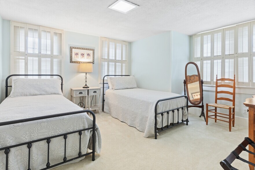 More Photos Of 53447 Highway 290, Hempstead Specialty For Sale