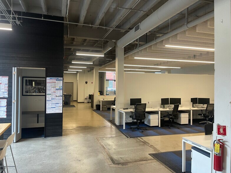 More Photos Of 1621 W Carroll Ave, Chicago Manufacturing For Lease