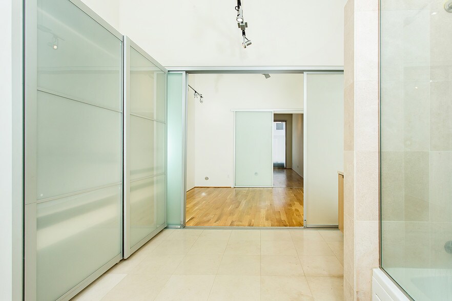 More Photos Of 8 Brooks Ave, Venice Apartments For Lease
