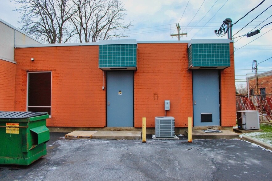 More Photos Of 651 E Main St, Dayton Office For Sale