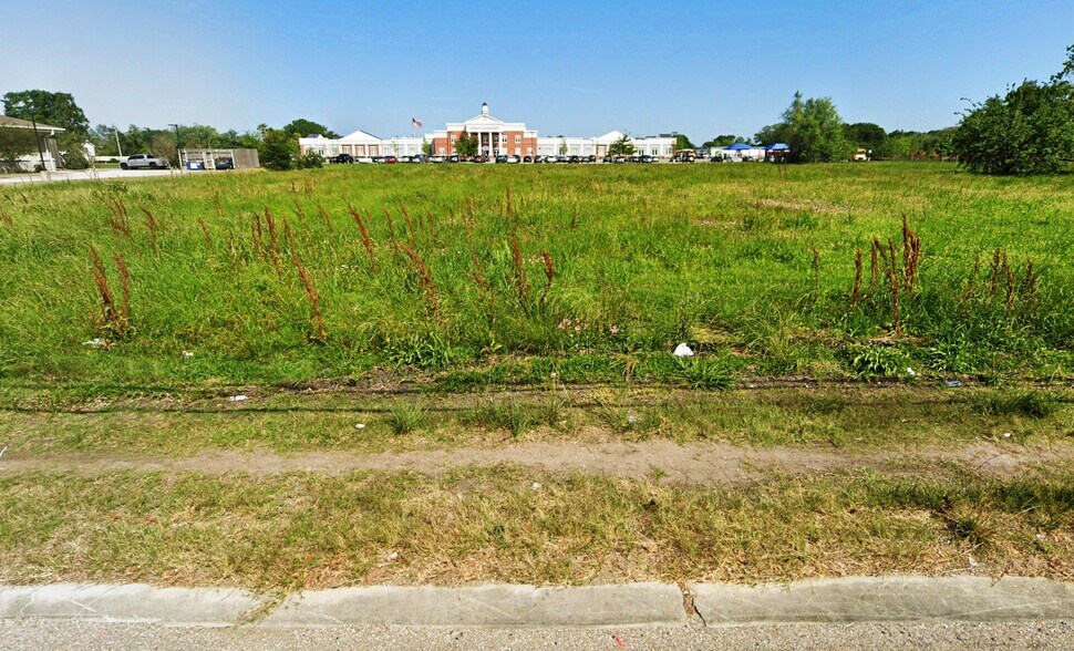 More Photos Of 977 Behrman Highway, Terrytown Land For Sale