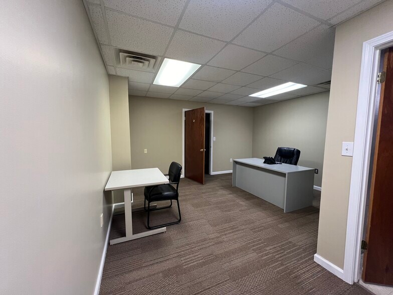 More Photos Of 949 Carl Vison Parkway, Centerville Light Distribution For Lease