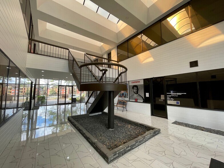 More Photos Of 333 N Rivershire Dr, Conroe Office For Lease