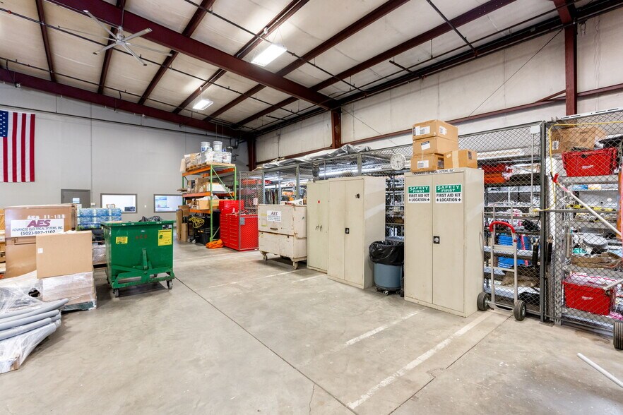 More Photos Of 3312 Gilmore Industrial Blvd, Louisville Warehouse For Lease