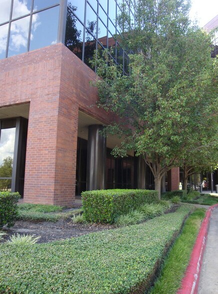 More Photos Of 909 E Southeast Loop 323, Tyler Office For Sale