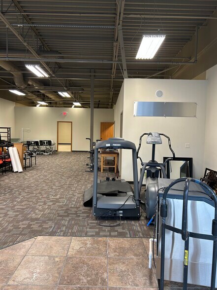 More Photos Of 1148-1166 Westowne Dr, Neenah Unknown For Lease