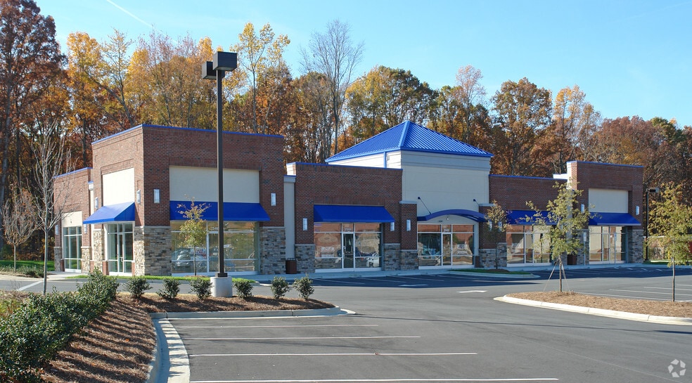 More Photos Of 2538-2546 Somerset Center Dr, Winston-Salem Storefront For Lease