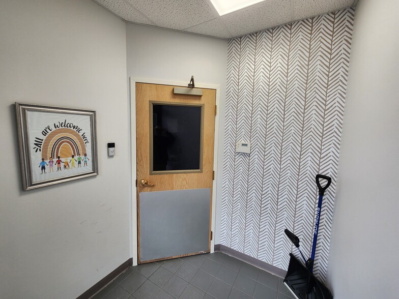 More Photos Of 212 E Manlius St, East Syracuse Freestanding For Lease