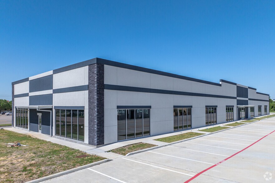 More Photos Of 17085 - 17087 N Texas Ave, Webster Medical For Lease