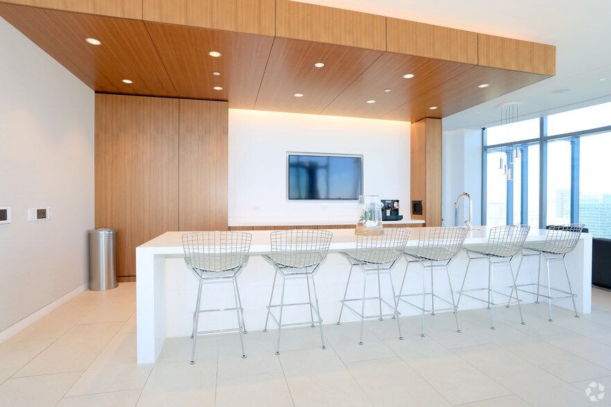 More Photos Of 399 Fremont St, San Francisco Apartments For Lease