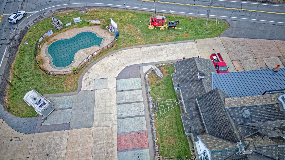 More Photos Of 671 Mariaville Rd, Schenectady Garden Center For Sale