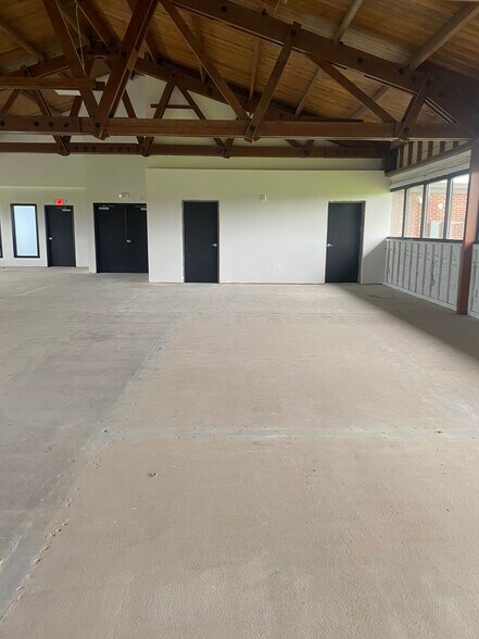 More Photos Of 4868 Wilder Rd, Bay City Medical For Lease