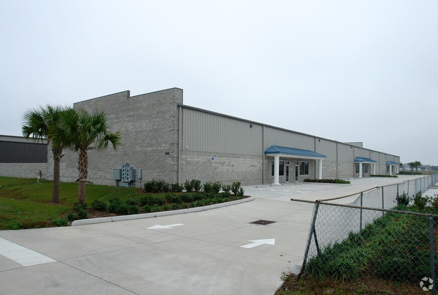 Primary Photo Of 915 Biscayne Blvd, Deland Airplane Hangar For Sale