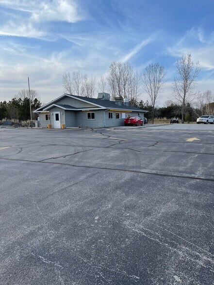 More Photos Of 2630 School Ln, Suamico Restaurant For Sale
