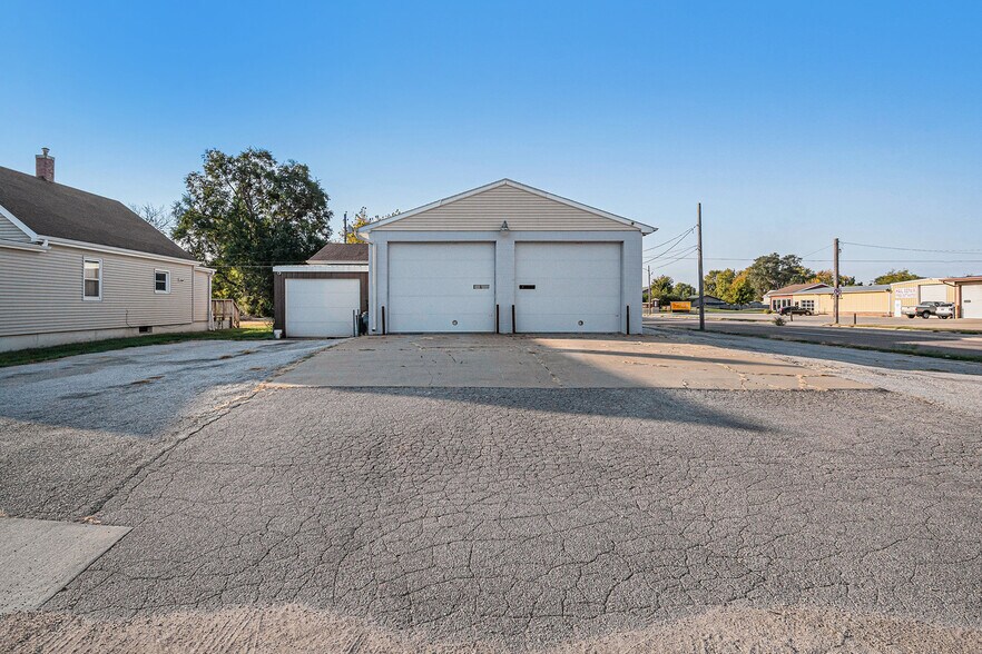 More Photos Of 1023 N 16th St, Council Bluffs Auto Repair For Sale