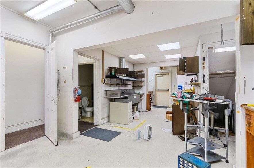 More Photos Of 911 W Hamilton St, Allentown Storefront Retail Office For Sale